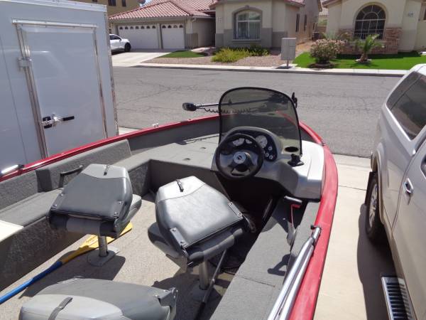 2012 Tracker, dovoz USA — foto 4 z 8