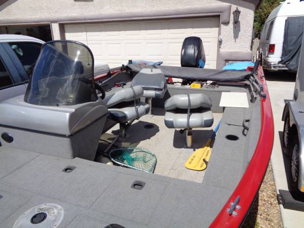 2012 Tracker, dovoz USA — foto 6 z 8