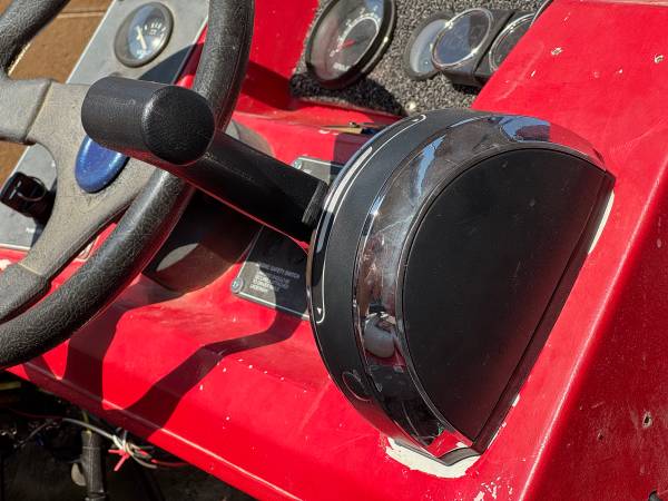 Tracker, dovoz USA — foto 5 z 12