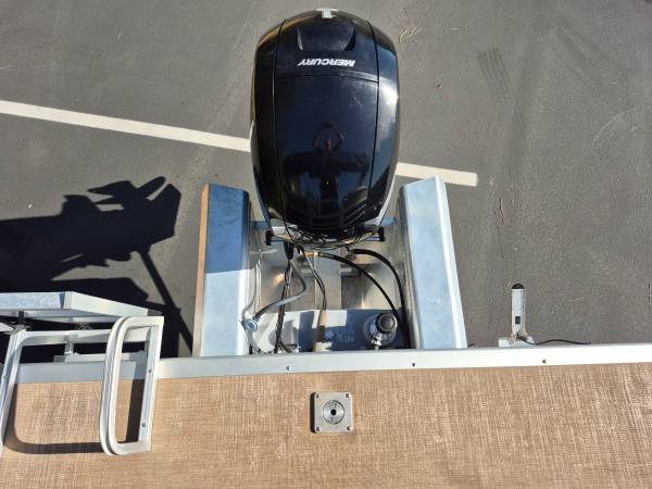 2020 Tracker, dovoz USA — foto 11 z 12