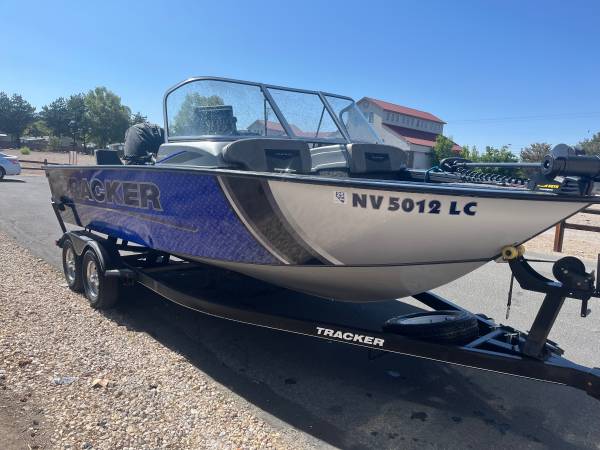 2019 Tracker, dovoz USA — foto 2 z 10