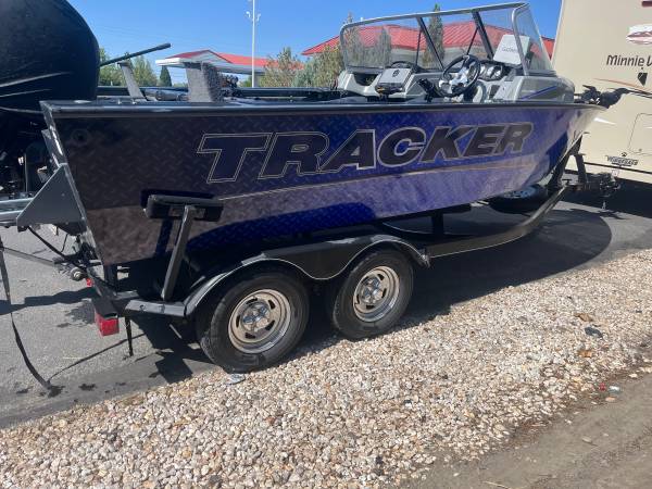 2019 Tracker, dovoz USA — foto 4 z 10
