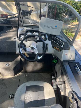 2019 Tracker, dovoz USA — foto 8 z 10