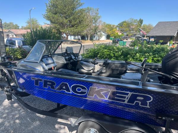 2019 Tracker, dovoz USA — foto 9 z 10