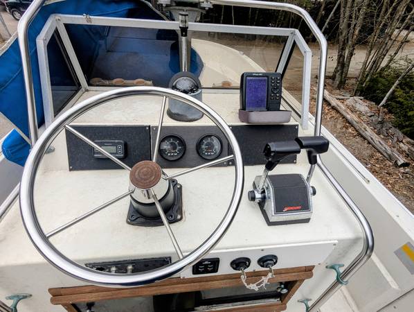 1981 Boston Whaler, dovoz USA — foto 9 z 12