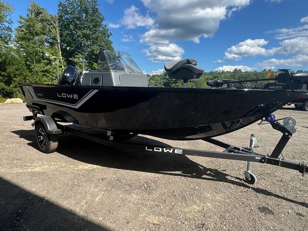 2027 Lowe, dovoz USA — foto 2 z 5