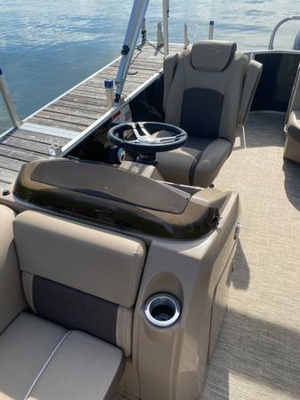 2020 Bennington, dovoz USA — foto 7 z 12