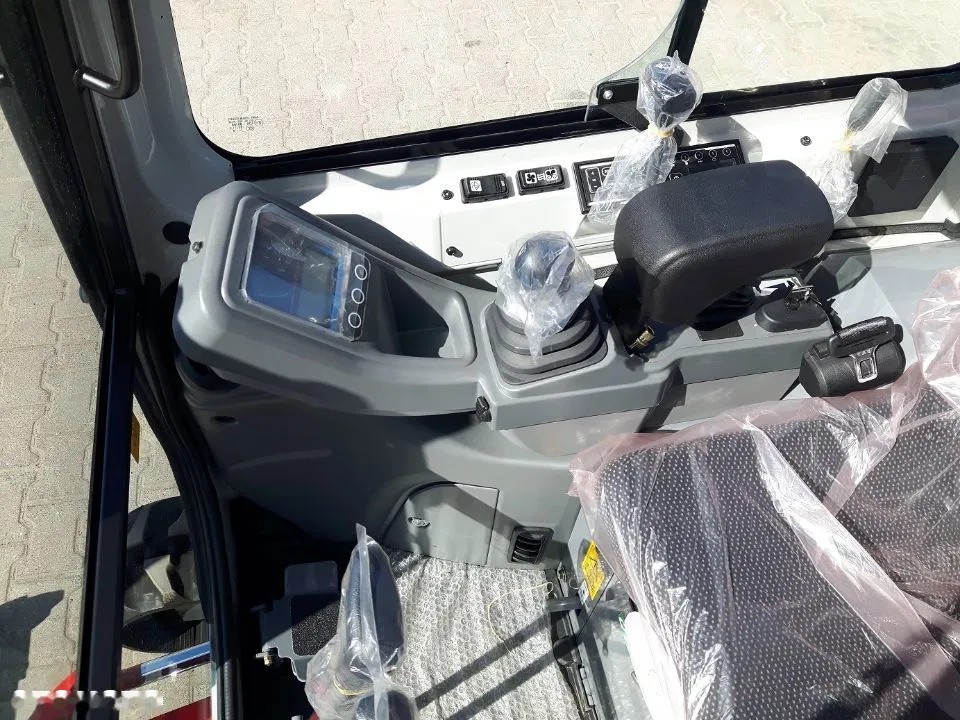 2025 Takeuchi NOVÁ, dovoz Skladem v EU — foto 12 z 14