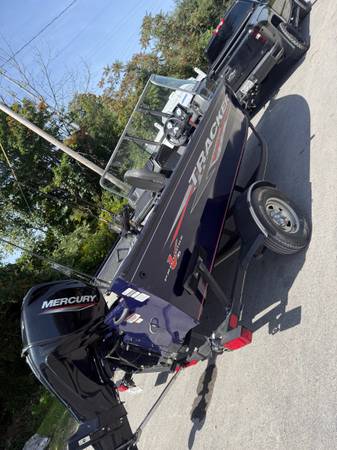2020 Tracker, dovoz USA — foto 2 z 12