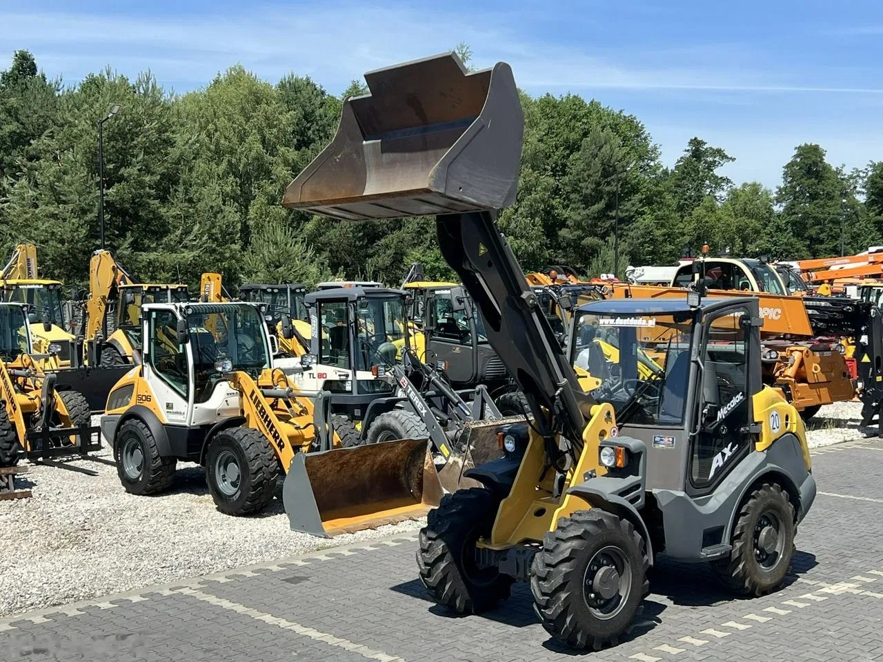 2015 Mecalac AX, 9 999 mth, dovoz Skladem v EU — foto 2 z 24