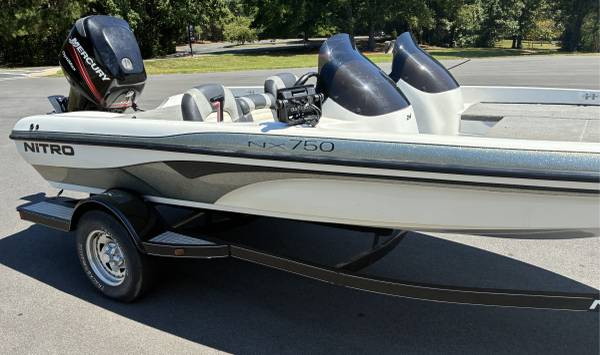 2005 Nitro, dovoz USA — foto 1