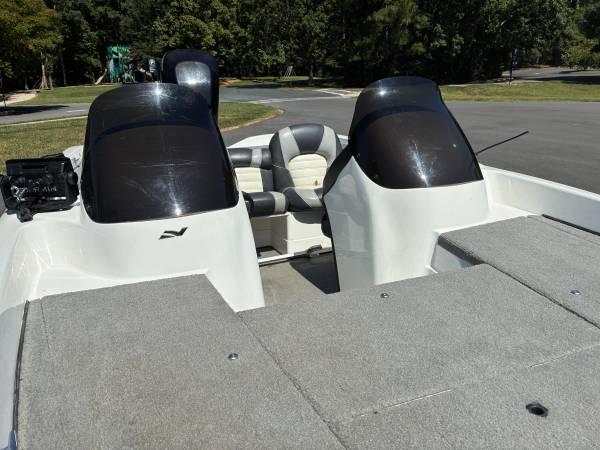 2005 Nitro, dovoz USA — foto 3 z 10