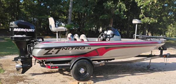 2010 Nitro, dovoz USA — foto 1
