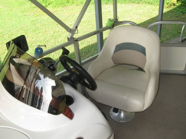 2011 Tracker, dovoz USA — foto 7 z 9