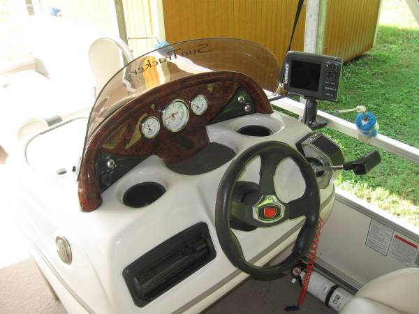2011 Tracker, dovoz USA — foto 8 z 9