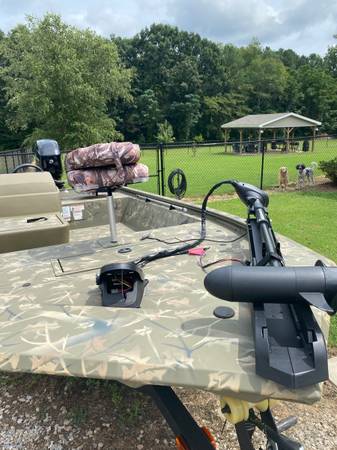 2023 Tracker, dovoz USA — foto 12 z 12