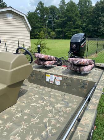 2023 Tracker, dovoz USA — foto 7 z 12