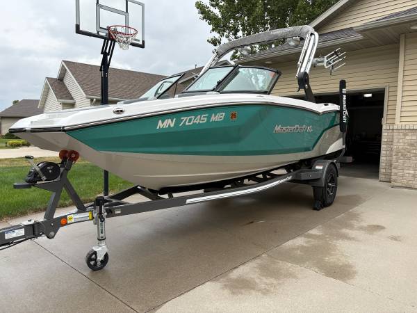 2021 MasterCraft, dovoz USA — foto 1
