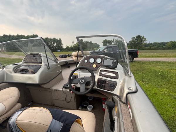 2003 Tracker, dovoz USA — foto 2 z 4
