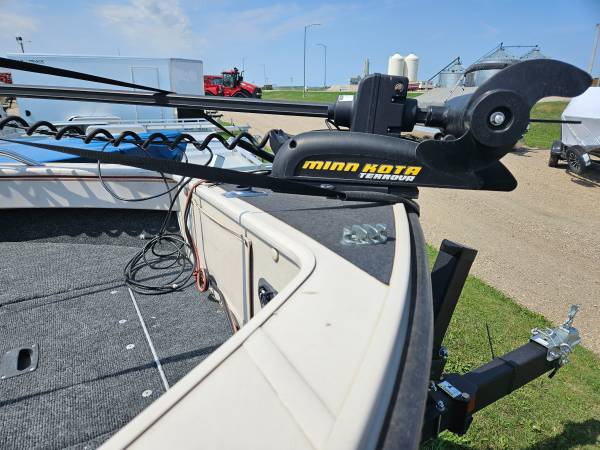 2001 Crestliner, dovoz USA — foto 6 z 6