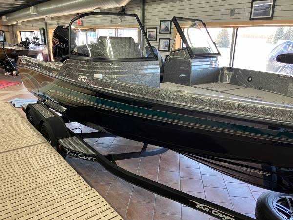 2026 Tracker, dovoz USA — foto 2 z 12