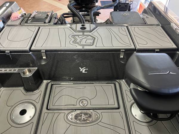 2026 Tracker, dovoz USA — foto 7 z 12