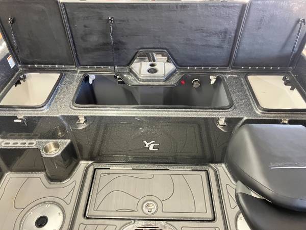 2026 Tracker, dovoz USA — foto 8 z 12