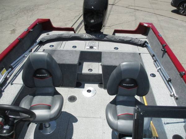2023 Tracker, dovoz USA — foto 10 z 12