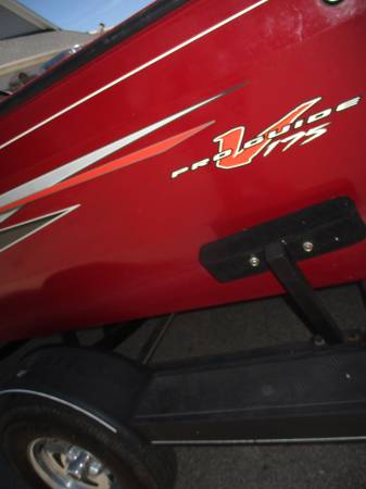 2023 Tracker, dovoz USA — foto 6 z 12