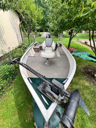 Crestliner, dovoz USA — foto 11 z 12