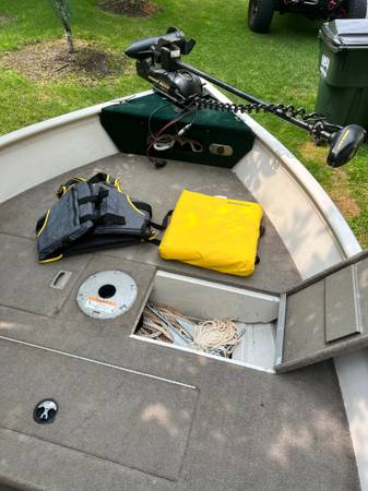 Crestliner, dovoz USA — foto 6 z 12