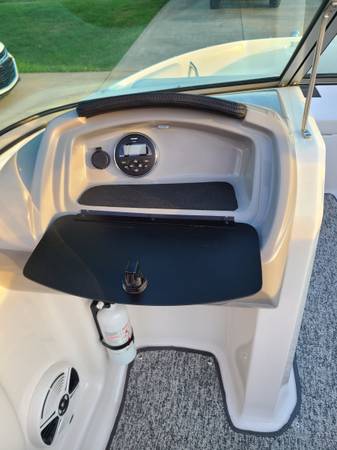 2016 Chaparral, dovoz USA — foto 10 z 12
