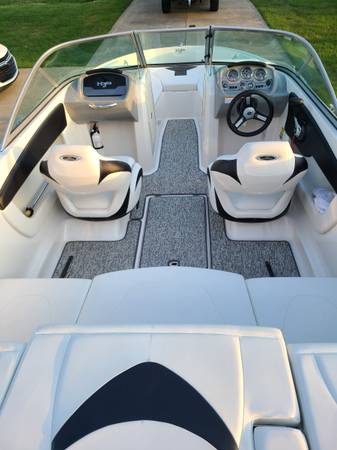 2016 Chaparral, dovoz USA — foto 8 z 12