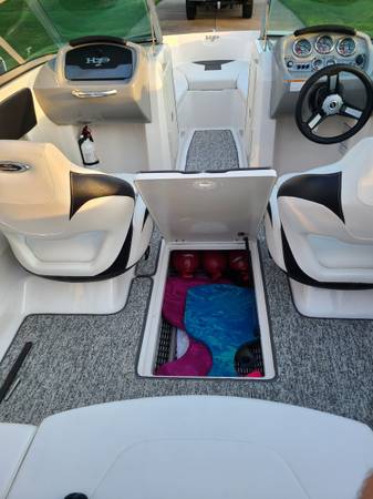 2016 Chaparral, dovoz USA — foto 10 z 12