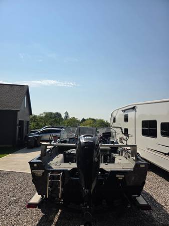 2017 Tracker, dovoz USA — foto 3 z 12