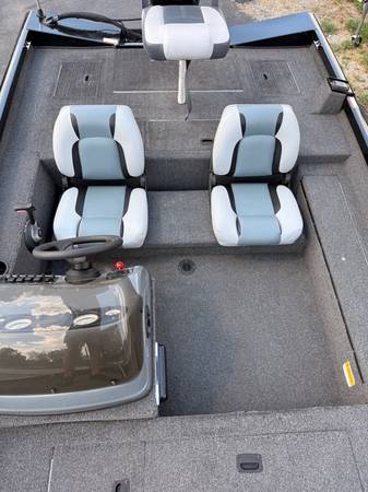 2011 Crestliner, dovoz USA — foto 7 z 12