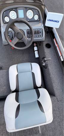 2011 Crestliner, dovoz USA — foto 9 z 12
