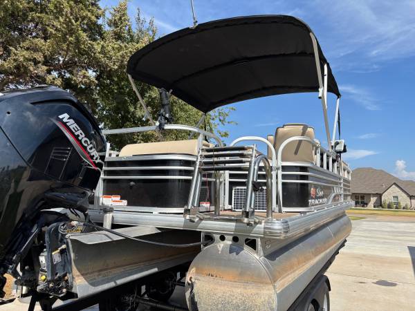 2023 Tracker, dovoz USA — foto 5 z 12