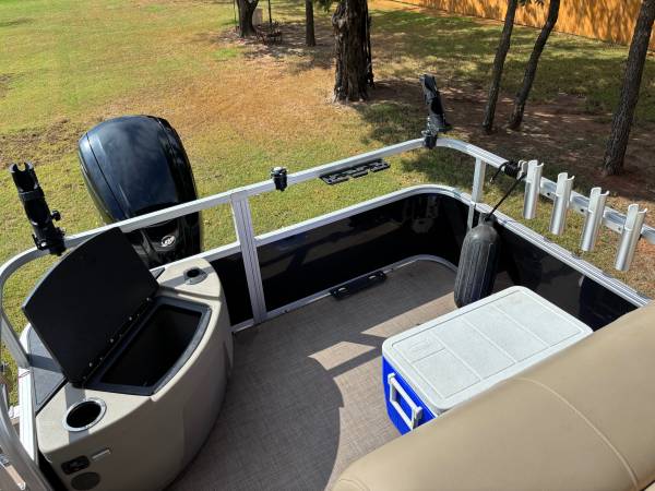 2023 Tracker, dovoz USA — foto 8 z 12