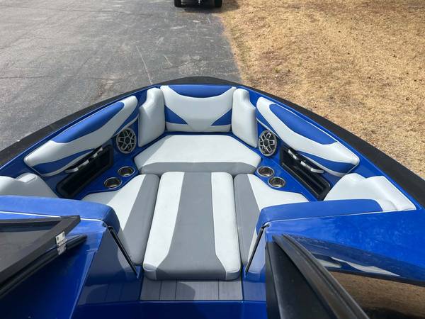 2021 Axis, dovoz USA — foto 5 z 12