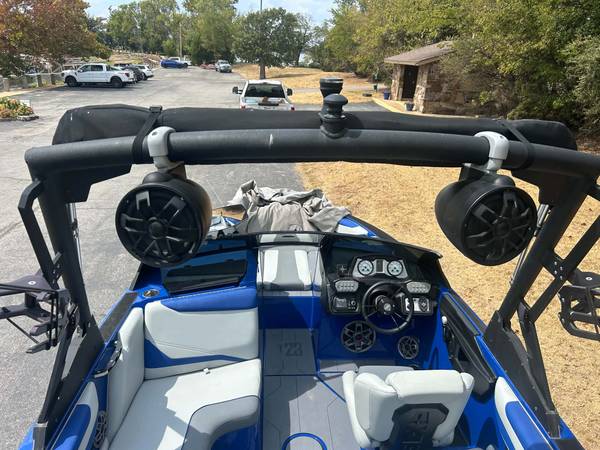 2021 Axis, dovoz USA — foto 8 z 12