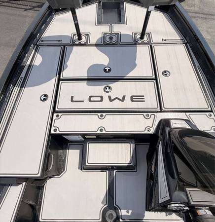 2027 Lowe, dovoz USA — foto 12 z 12