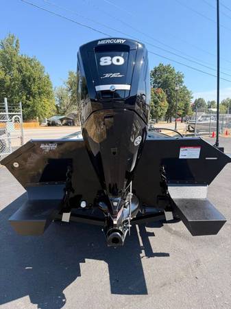 2026 Lowe, dovoz USA — foto 4 z 12