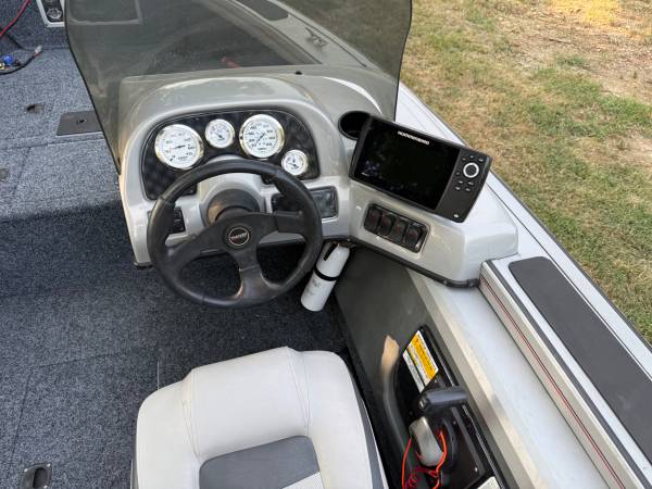 Tracker, dovoz USA — foto 5 z 7