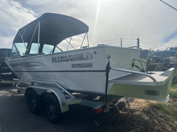 2026 Crestliner, dovoz USA — foto 3 z 10