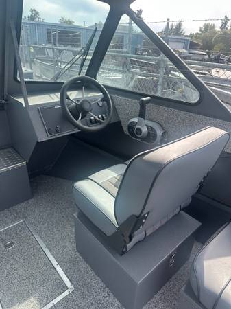 2026 Crestliner, dovoz USA — foto 7 z 10