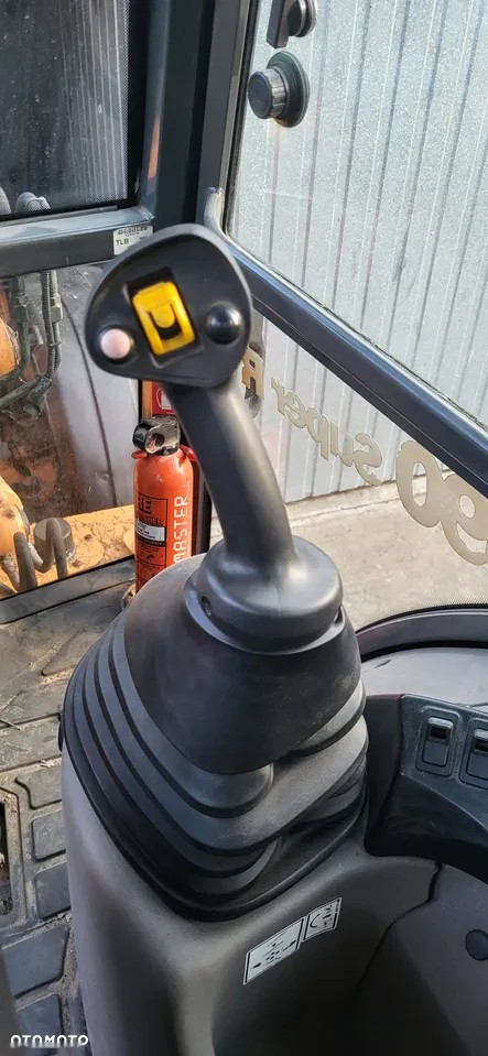2008 Case 590SR, 5 542 mth, dovoz Skladem v EU — foto 4 z 11