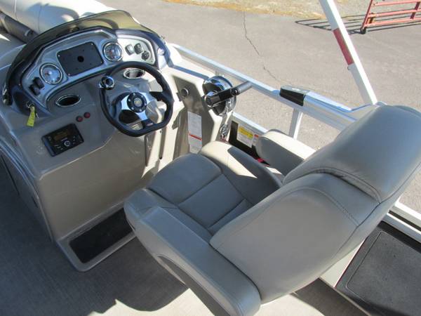 2023 Tracker, dovoz USA — foto 11 z 12