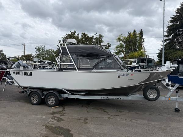 2022 Lowe, dovoz USA — foto 1