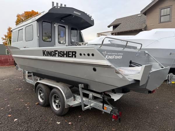 2026 Crestliner, dovoz USA — foto 7 z 12